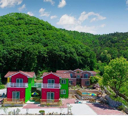 Utopia Pension Gyeongju Buitenkant foto