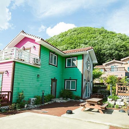 Utopia Pension Gyeongju Buitenkant foto